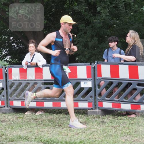 21.06.2025 - 27. Vierlanden-Triathlon KatJ http://msf.ph/oto/8011796 15.06.2025 13:06:50 Ziel 654 meine-sportfotos.de