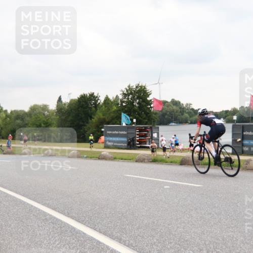 21.06.2025 - 27. Vierlanden-Triathlon H.Heesch http://msf.ph/oto/8011799 15.06.2025 13:11:27 Radfahren 1170 meine-sportfotos.de