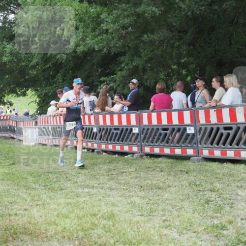 21.06.2025 - 27. Vierlanden-Triathlon KatJ http://msf.ph/oto/8011807 15.06.2025 13:07:18 Ziel 831 meine-sportfotos.de