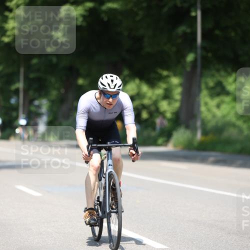 15.06.2025 - 7 Türme Triathlon Yannick Fuchs http://msf.ph/oto/8011815 15.06.2025 12:46:14 Radfahren 489, 501 meine-sportfotos.de