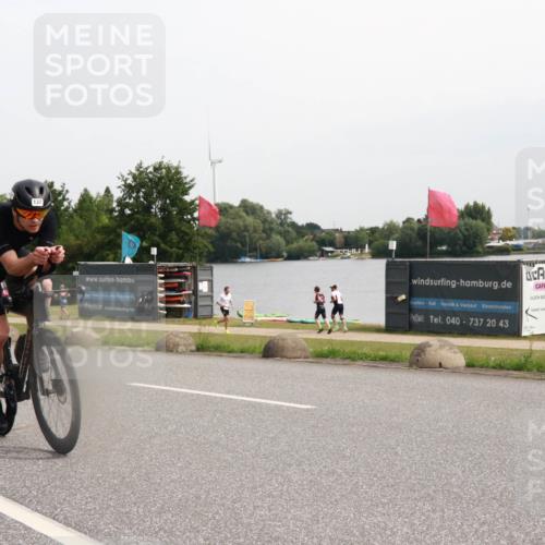 15.06.2025 - 27. Vierlanden-Triathlon H.Heesch http://msf.ph/oto/8011819 15.06.2025 11:04:45 Radfahren 30, 137, 577, 685, 711 meine-sportfotos.de
