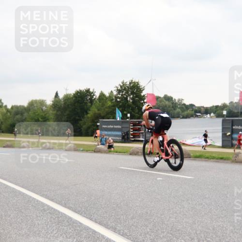 21.06.2025 - 27. Vierlanden-Triathlon H.Heesch http://msf.ph/oto/8011823 15.06.2025 13:11:43 Radfahren 1180 meine-sportfotos.de