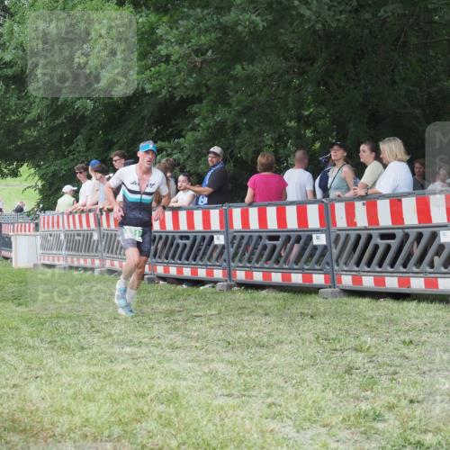 21.06.2025 - 27. Vierlanden-Triathlon KatJ http://msf.ph/oto/8011826 15.06.2025 13:07:19 Ziel 831 meine-sportfotos.de