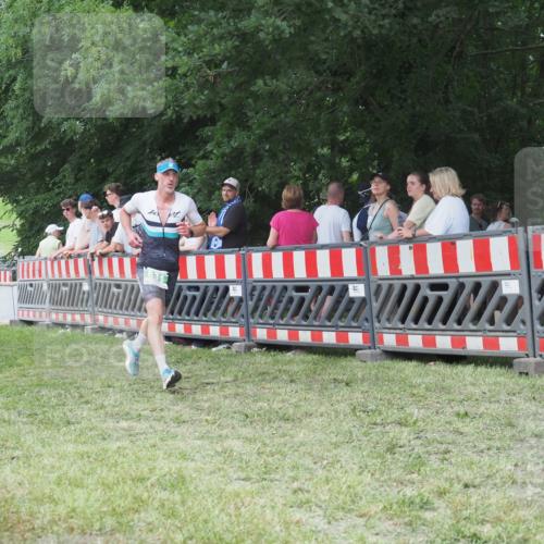 21.06.2025 - 27. Vierlanden-Triathlon KatJ http://msf.ph/oto/8011831 15.06.2025 13:07:19 Ziel 831 meine-sportfotos.de