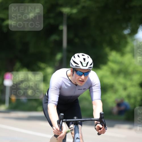 15.06.2025 - 7 Türme Triathlon Yannick Fuchs http://msf.ph/oto/8011835 15.06.2025 12:46:14 Radfahren 489, 501 meine-sportfotos.de
