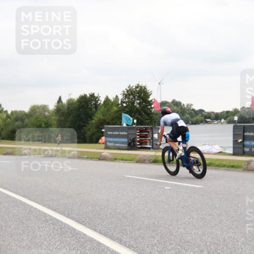 21.06.2025 - 27. Vierlanden-Triathlon H.Heesch http://msf.ph/oto/8011839 15.06.2025 13:12:12 Radfahren 1190 meine-sportfotos.de