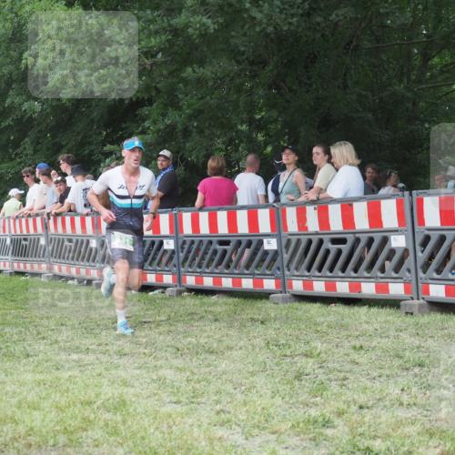 21.06.2025 - 27. Vierlanden-Triathlon KatJ http://msf.ph/oto/8011840 15.06.2025 13:07:19 Ziel 831 meine-sportfotos.de