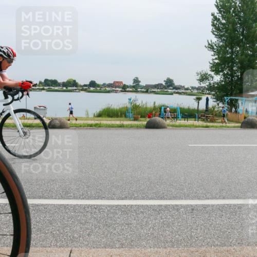 15.06.2025 - 27. Vierlanden-Triathlon H.Heesch http://msf.ph/oto/8011854 15.06.2025 11:05:08 Radfahren 122, 231, 246, 588 meine-sportfotos.de