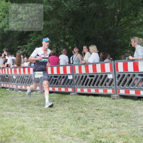 21.06.2025 - 27. Vierlanden-Triathlon KatJ http://msf.ph/oto/8011857 15.06.2025 13:07:19 Ziel 831 meine-sportfotos.de