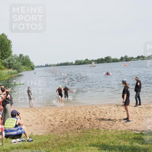 21.06.2025 - 27. Vierlanden-Triathlon MichiJ http://msf.ph/oto/8011865 15.06.2026 10:14:19 Schwimmen 482, 565, 618, 632 meine-sportfotos.de