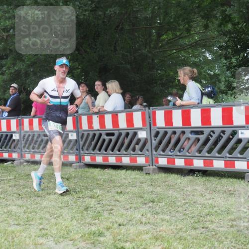 21.06.2025 - 27. Vierlanden-Triathlon KatJ http://msf.ph/oto/8011879 15.06.2025 13:07:19 Ziel 831 meine-sportfotos.de