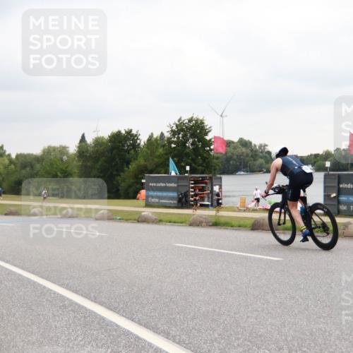 21.06.2025 - 27. Vierlanden-Triathlon H.Heesch http://msf.ph/oto/8011883 15.06.2025 13:12:48 Radfahren 1164 meine-sportfotos.de