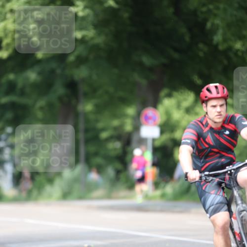 15.06.2025 - 7 Türme Triathlon Yannick Fuchs http://msf.ph/oto/8011884 15.06.2025 13:26:41 Radfahren 400, 667, 1153 meine-sportfotos.de