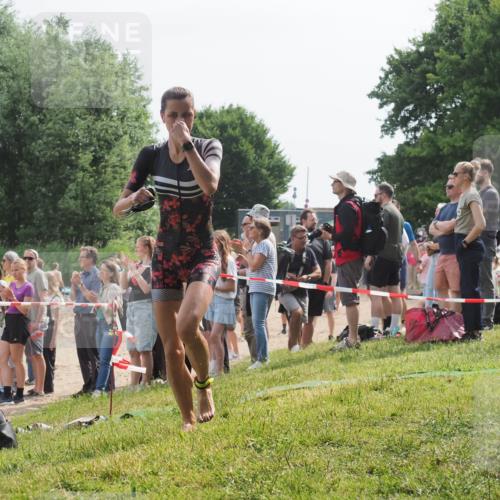 15.06.2025 - 27. Vierlanden-Triathlon KatJ http://msf.ph/oto/8011887 15.06.2025 10:13:52 Schwimmen 490, 513, 540, 545, 622 meine-sportfotos.de