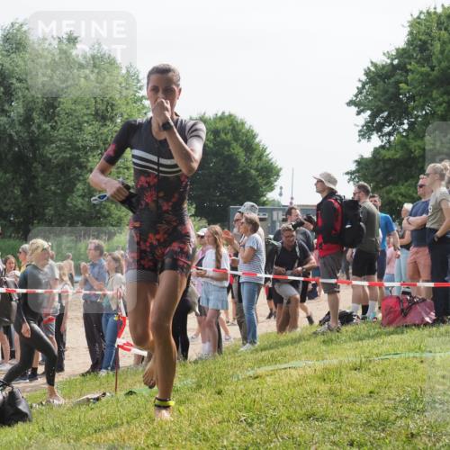 15.06.2025 - 27. Vierlanden-Triathlon KatJ http://msf.ph/oto/8011900 15.06.2025 10:13:52 Schwimmen 490, 513, 540, 545, 622 meine-sportfotos.de