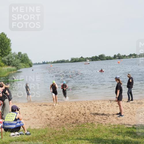 21.06.2025 - 27. Vierlanden-Triathlon MichiJ http://msf.ph/oto/8011917 15.06.2026 10:14:20 Schwimmen 482, 565, 618 meine-sportfotos.de