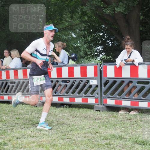 21.06.2025 - 27. Vierlanden-Triathlon KatJ http://msf.ph/oto/8011925 15.06.2025 13:07:20 Ziel 831 meine-sportfotos.de