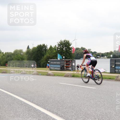 21.06.2025 - 27. Vierlanden-Triathlon H.Heesch http://msf.ph/oto/8011932 15.06.2025 13:13:10 Radfahren 1217 meine-sportfotos.de