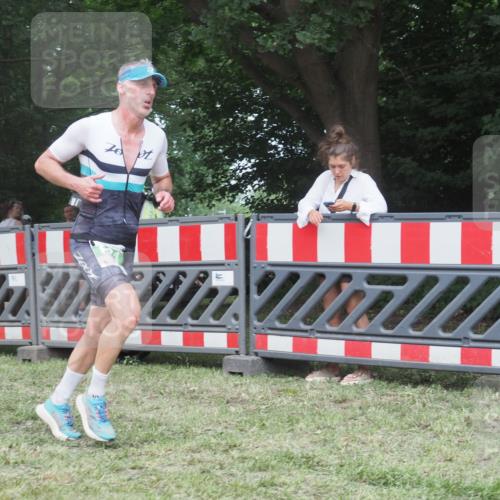 21.06.2025 - 27. Vierlanden-Triathlon KatJ http://msf.ph/oto/8011938 15.06.2025 13:07:20 Ziel 831 meine-sportfotos.de
