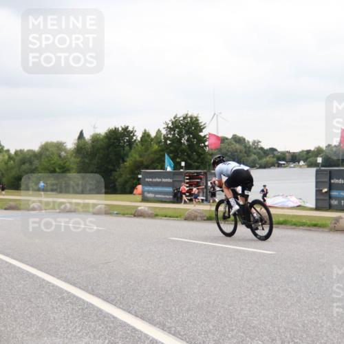 21.06.2025 - 27. Vierlanden-Triathlon H.Heesch http://msf.ph/oto/8011939 15.06.2025 13:13:18 Radfahren 1177, 1191 meine-sportfotos.de