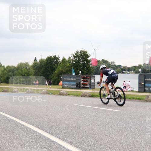 21.06.2025 - 27. Vierlanden-Triathlon H.Heesch http://msf.ph/oto/8011944 15.06.2025 13:13:22 Radfahren 1191 meine-sportfotos.de