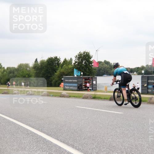 21.06.2025 - 27. Vierlanden-Triathlon H.Heesch http://msf.ph/oto/8011947 15.06.2025 13:13:26 Radfahren 1173, 1191, 1225 meine-sportfotos.de