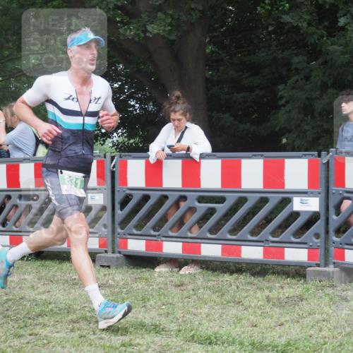 21.06.2025 - 27. Vierlanden-Triathlon KatJ http://msf.ph/oto/8011951 15.06.2025 13:07:20 Ziel 831 meine-sportfotos.de