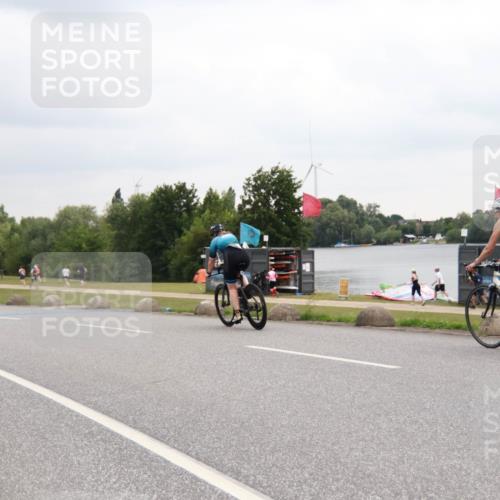 21.06.2025 - 27. Vierlanden-Triathlon H.Heesch http://msf.ph/oto/8011956 15.06.2025 13:13:26 Radfahren 1173, 1191, 1225 meine-sportfotos.de