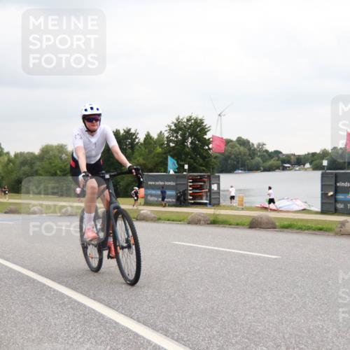 21.06.2025 - 27. Vierlanden-Triathlon H.Heesch http://msf.ph/oto/8011958 15.06.2025 13:13:33 Radfahren 883, 884, 1200, 1225 meine-sportfotos.de