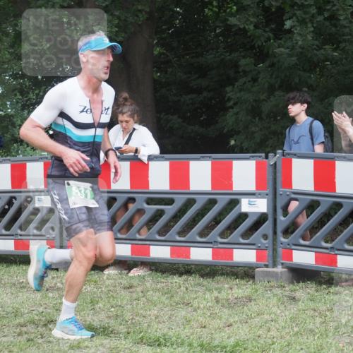 21.06.2025 - 27. Vierlanden-Triathlon KatJ http://msf.ph/oto/8011963 15.06.2025 13:07:20 Ziel 831 meine-sportfotos.de
