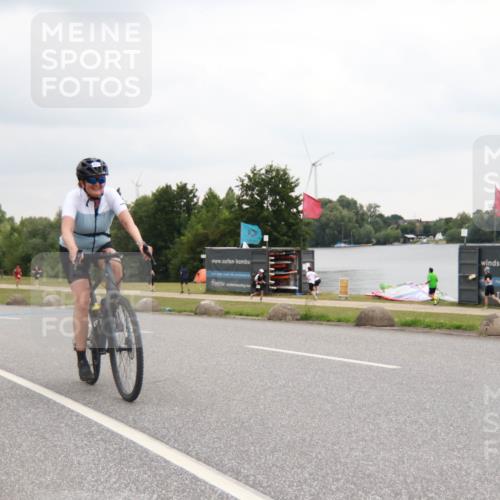 21.06.2025 - 27. Vierlanden-Triathlon H.Heesch http://msf.ph/oto/8011968 15.06.2025 13:13:34 Radfahren 883, 884, 1200, 1225 meine-sportfotos.de