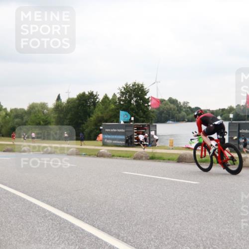 21.06.2025 - 27. Vierlanden-Triathlon H.Heesch http://msf.ph/oto/8011972 15.06.2025 13:13:35 Radfahren 883, 884, 1200 meine-sportfotos.de