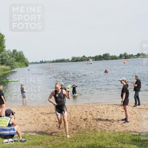 21.06.2025 - 27. Vierlanden-Triathlon MichiJ http://msf.ph/oto/8011977 15.06.2026 10:14:23 Schwimmen 482, 565, 618 meine-sportfotos.de