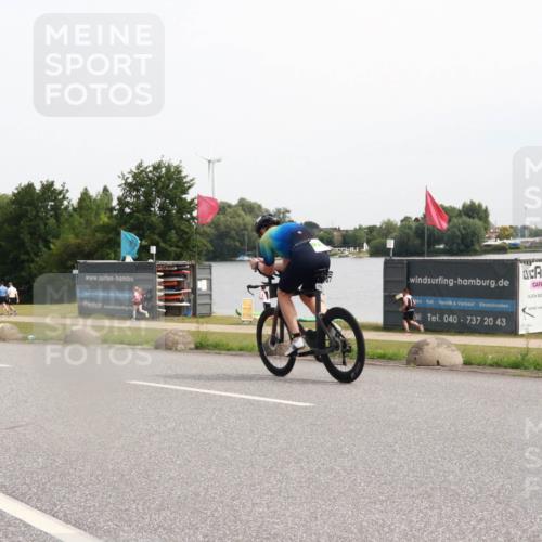 15.06.2025 - 27. Vierlanden-Triathlon H.Heesch http://msf.ph/oto/8011979 15.06.2025 11:05:30 Radfahren 718 meine-sportfotos.de