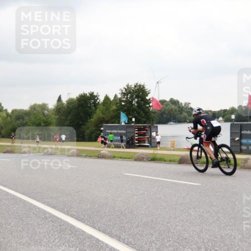 21.06.2025 - 27. Vierlanden-Triathlon H.Heesch http://msf.ph/oto/8011980 15.06.2025 13:13:42 Radfahren 1178, 1218 meine-sportfotos.de