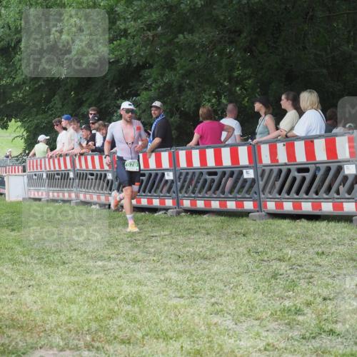 21.06.2025 - 27. Vierlanden-Triathlon KatJ http://msf.ph/oto/8011993 15.06.2025 13:07:35 Ziel 676 meine-sportfotos.de