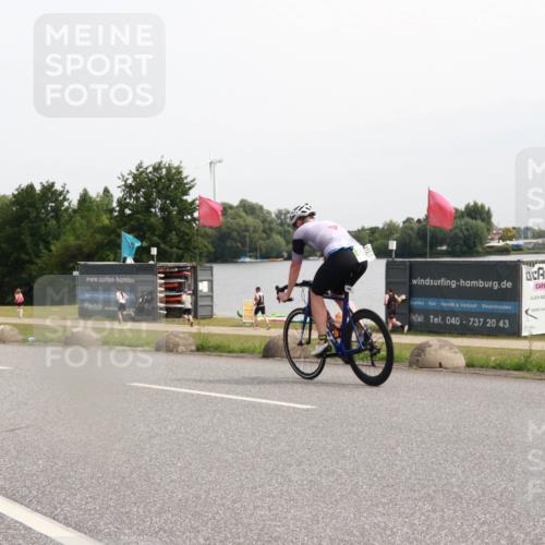 15.06.2025 - 27. Vierlanden-Triathlon H.Heesch http://msf.ph/oto/8011995 15.06.2025 11:05:32 Radfahren 718 meine-sportfotos.de