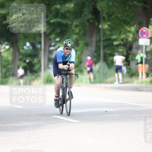 15.06.2025 - 7 Türme Triathlon Yannick Fuchs http://msf.ph/oto/8011998 15.06.2025 13:26:46 Radfahren 667, 1071, 1153 meine-sportfotos.de