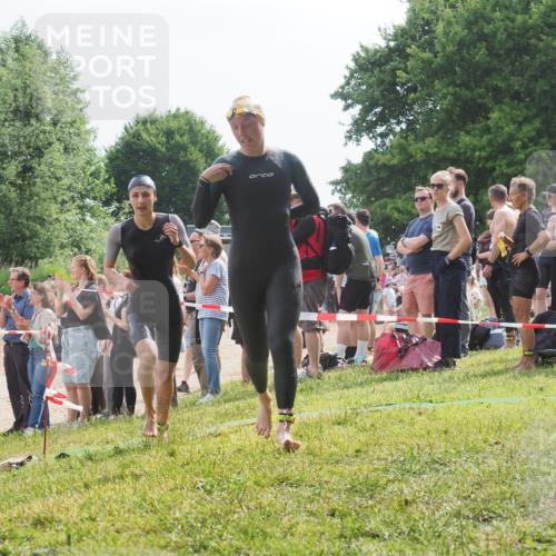 15.06.2025 - 27. Vierlanden-Triathlon KatJ http://msf.ph/oto/8012001 15.06.2025 10:13:54 Schwimmen 490, 513, 540, 622 meine-sportfotos.de