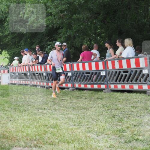 21.06.2025 - 27. Vierlanden-Triathlon KatJ http://msf.ph/oto/8012003 15.06.2025 13:07:35 Ziel 676 meine-sportfotos.de