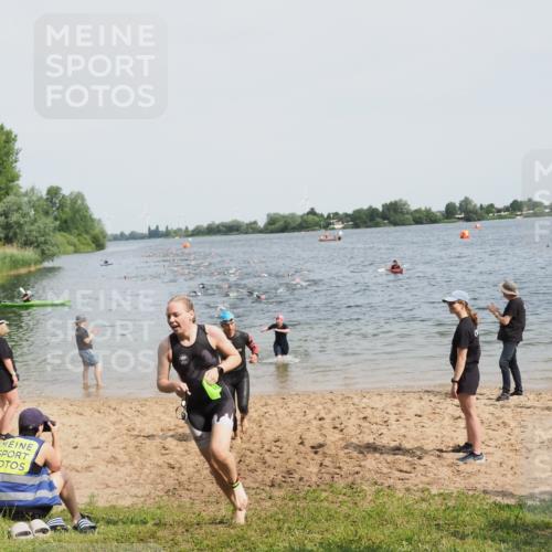 21.06.2025 - 27. Vierlanden-Triathlon MichiJ http://msf.ph/oto/8012004 15.06.2026 10:14:23 Schwimmen 482, 565, 618 meine-sportfotos.de