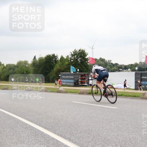 21.06.2025 - 27. Vierlanden-Triathlon H.Heesch http://msf.ph/oto/8012005 15.06.2025 13:13:46 Radfahren 1172, 1218 meine-sportfotos.de