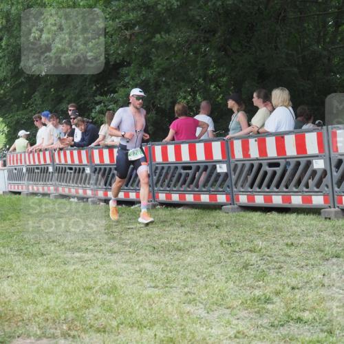 21.06.2025 - 27. Vierlanden-Triathlon KatJ http://msf.ph/oto/8012007 15.06.2025 13:07:36 Ziel 676 meine-sportfotos.de