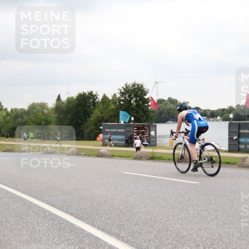 21.06.2025 - 27. Vierlanden-Triathlon H.Heesch http://msf.ph/oto/8012010 15.06.2025 13:13:53 Radfahren 1175, 1205 meine-sportfotos.de