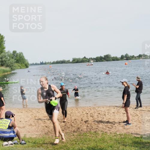 21.06.2025 - 27. Vierlanden-Triathlon MichiJ http://msf.ph/oto/8012015 15.06.2026 10:14:23 Schwimmen 482, 565, 618 meine-sportfotos.de