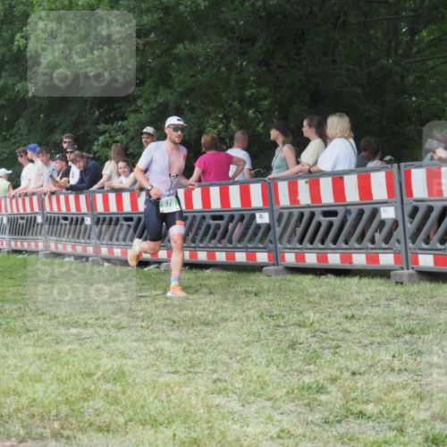 21.06.2025 - 27. Vierlanden-Triathlon KatJ http://msf.ph/oto/8012016 15.06.2025 13:07:36 Ziel 676 meine-sportfotos.de