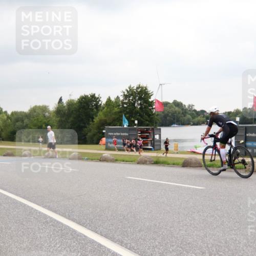 21.06.2025 - 27. Vierlanden-Triathlon H.Heesch http://msf.ph/oto/8012018 15.06.2025 13:14:11 Radfahren 1215 meine-sportfotos.de