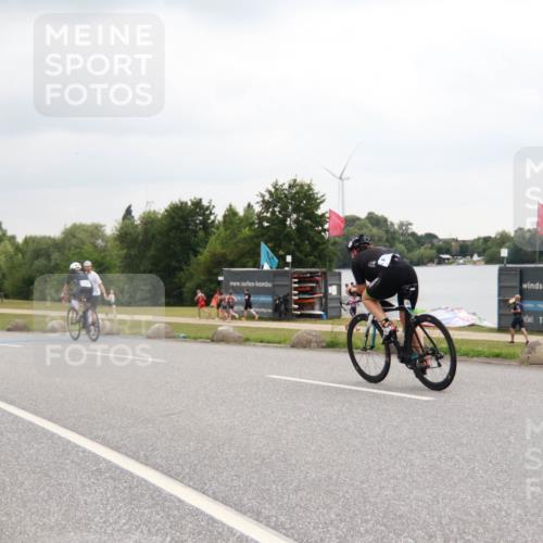 21.06.2025 - 27. Vierlanden-Triathlon H.Heesch http://msf.ph/oto/8012023 15.06.2025 13:14:12 Radfahren 1212, 1215 meine-sportfotos.de