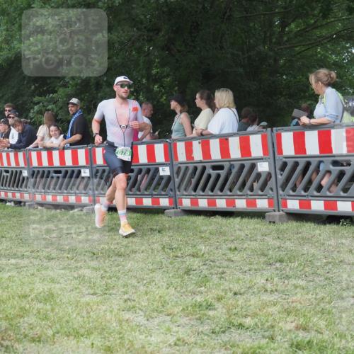 21.06.2025 - 27. Vierlanden-Triathlon KatJ http://msf.ph/oto/8012031 15.06.2025 13:07:36 Ziel 676 meine-sportfotos.de