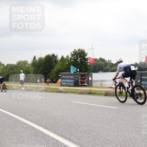 21.06.2025 - 27. Vierlanden-Triathlon H.Heesch http://msf.ph/oto/8012033 15.06.2025 13:14:13 Radfahren 1185, 1212, 1215 meine-sportfotos.de